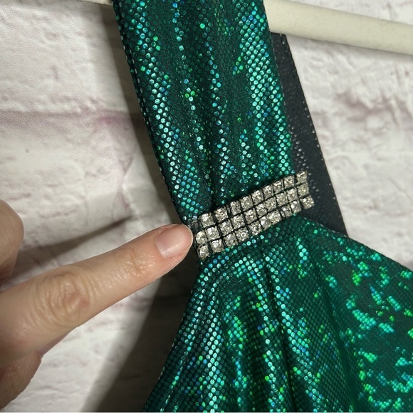 Hollywood Babe Irridescent Emerald Green Asymmetric Hem Mermaid Dress - Picture 9 of 16